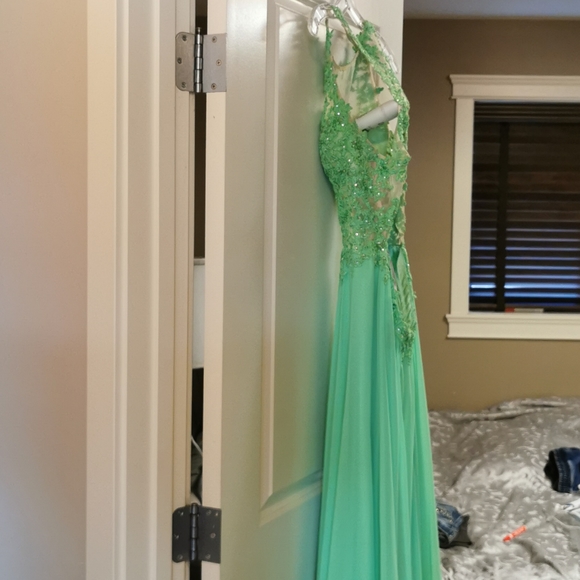 Dress - Picture 4 of 4